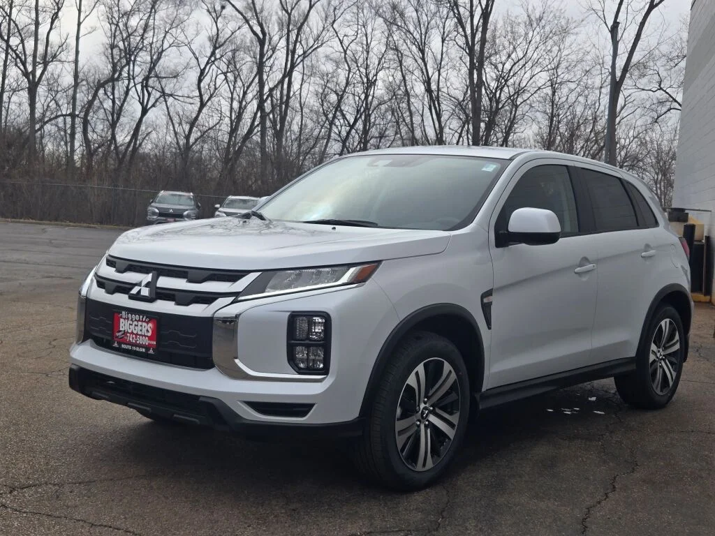 Used 2026 White Mitsubishi 2.0 ES image 3