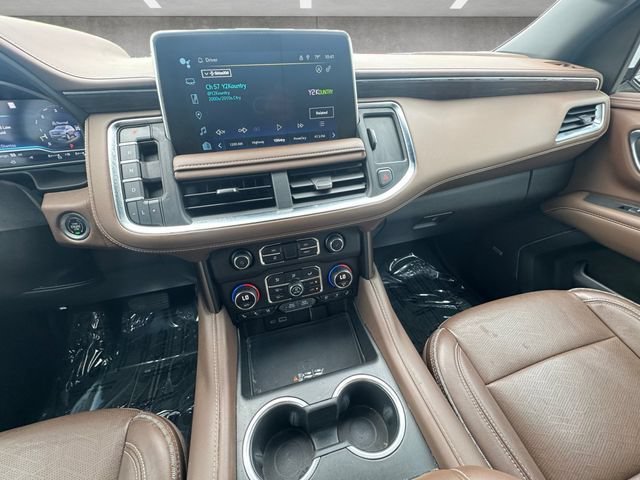 Used 2022 Iridescent Pearl Tricoat Chevrolet High Country image 3