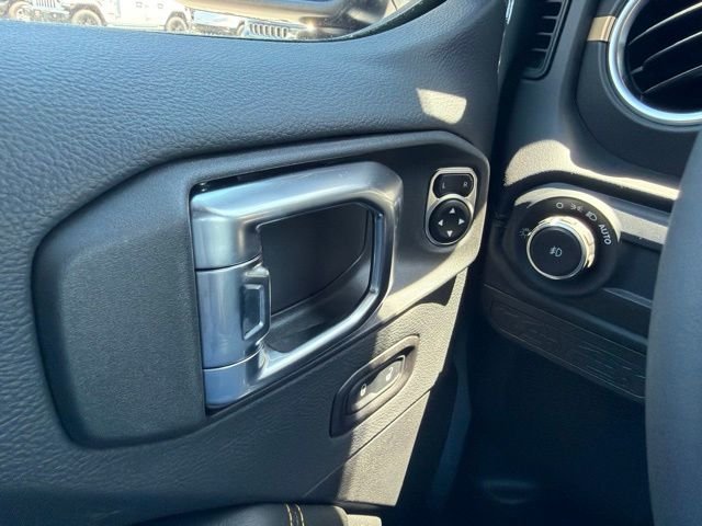 New 2026 Anvil Clear-Coat Exterior Paint Jeep Sahara image 24