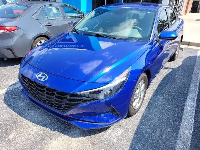 Used 2022 Blue Hyundai SE image 1