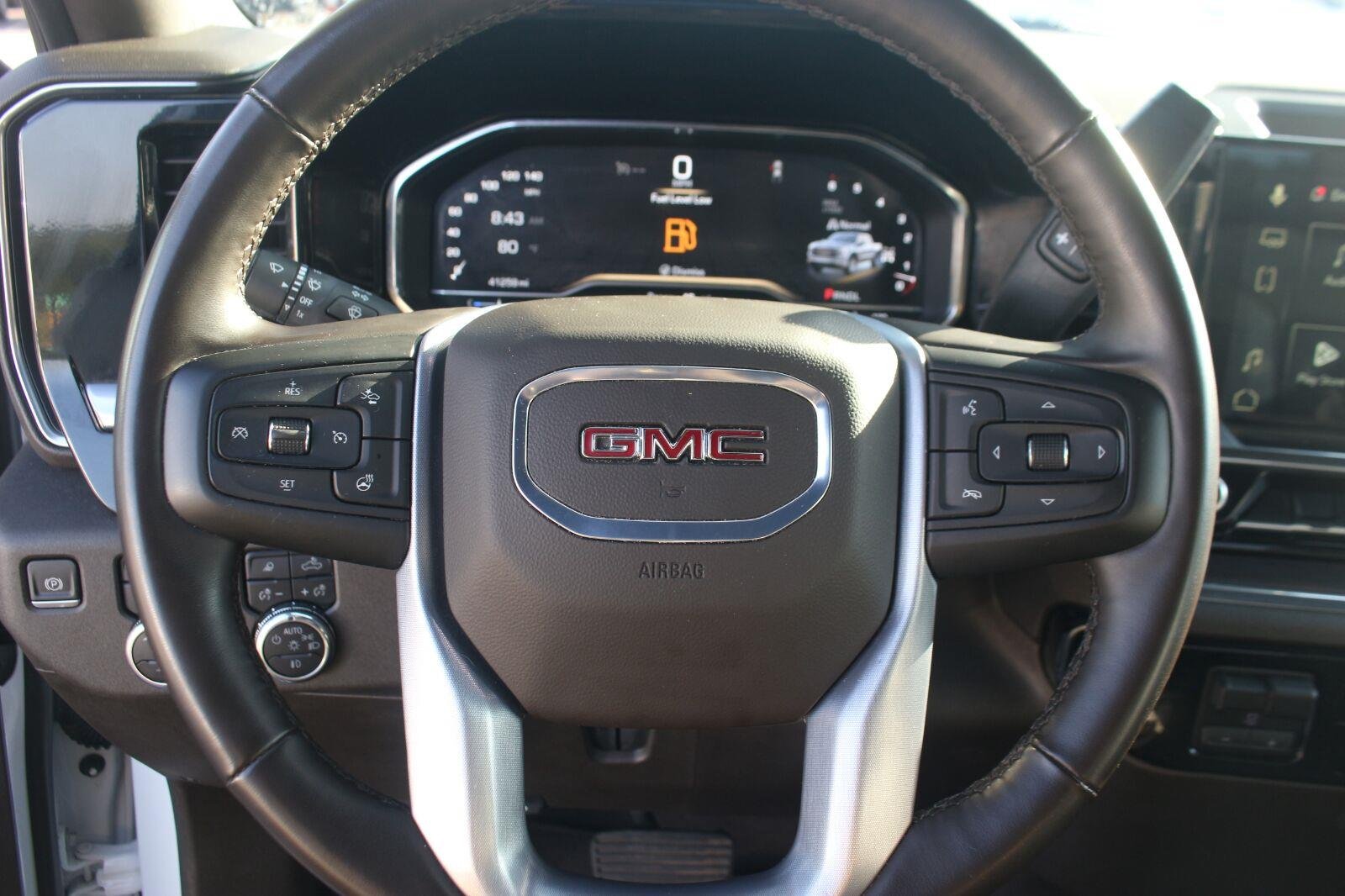 Used 2025 Summit White GMC SLT image 20