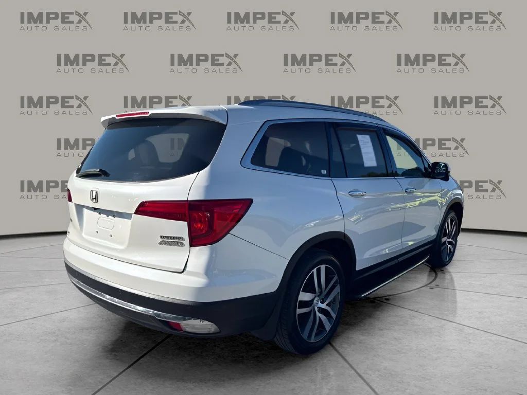 Used 2017  Honda Touring image 5