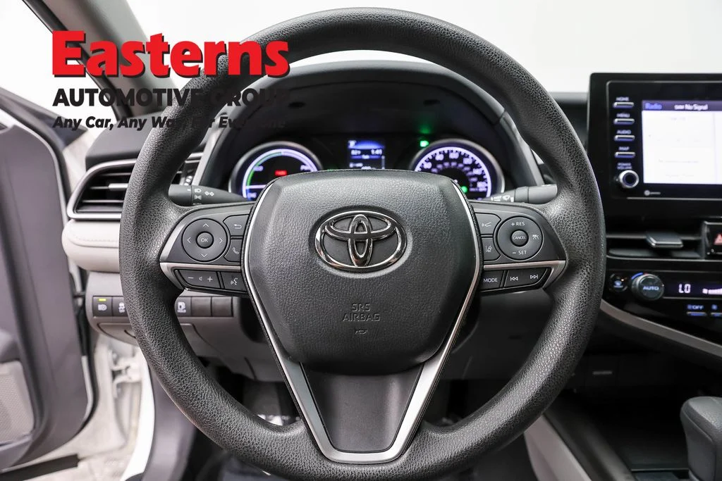 Used 2023 White Toyota LE image 10