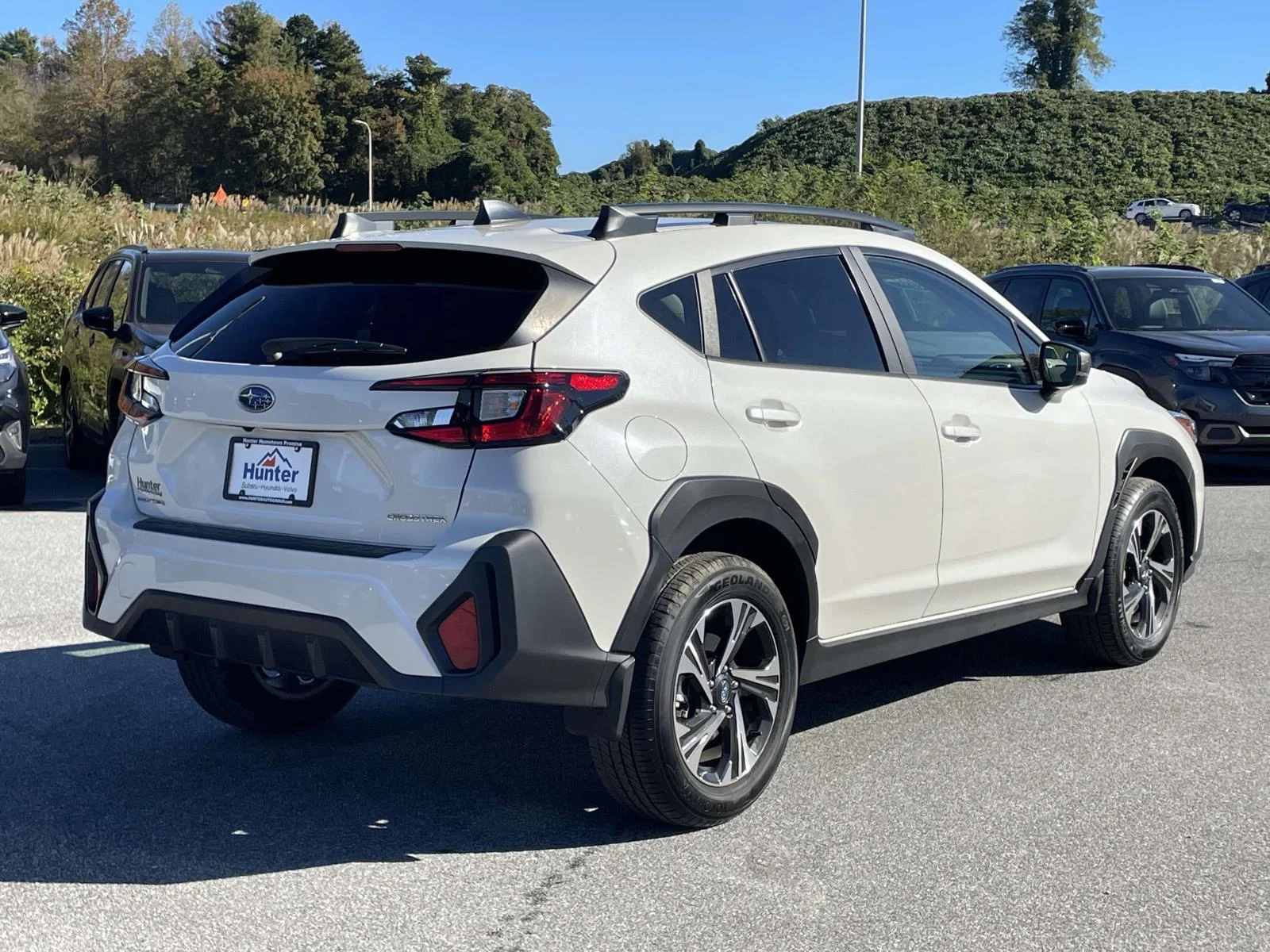 Used 2025 Crystal White Pearl Subaru Premium image 27