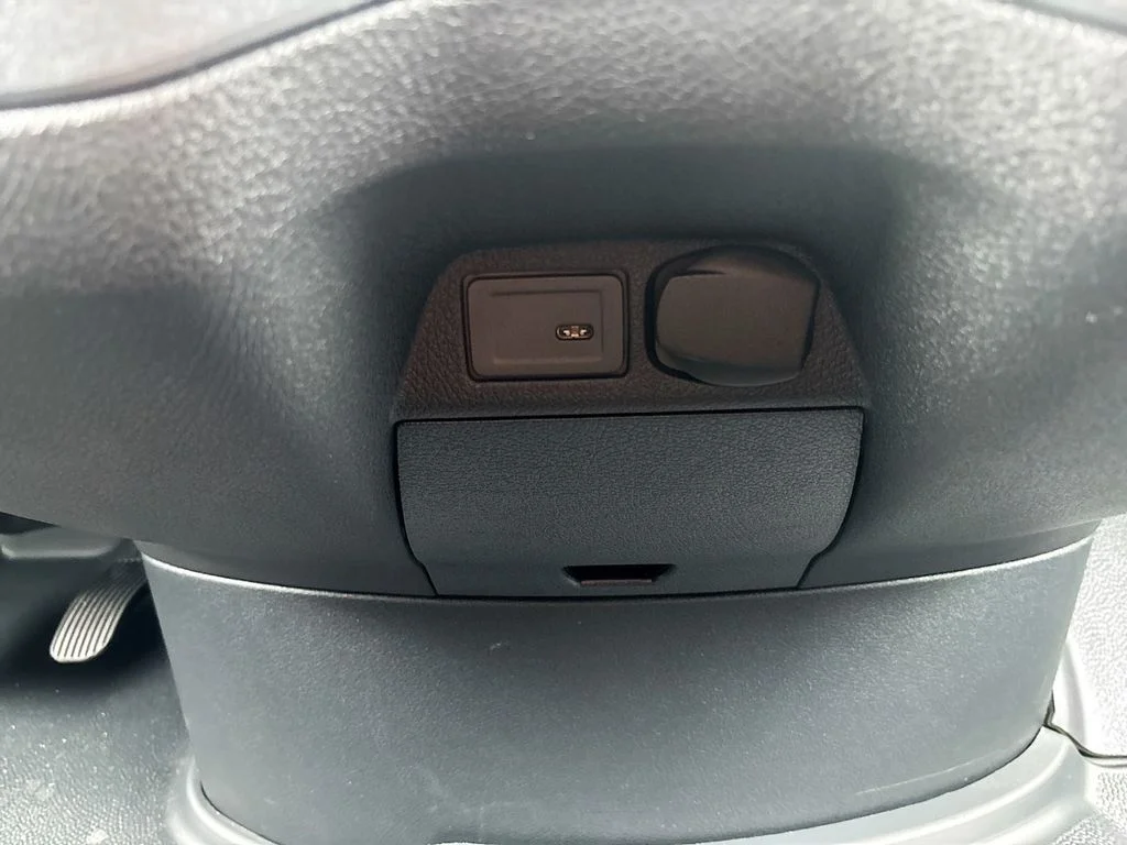 New 2025  Mercedes-Benz 15 Passenger Sliding Door image 37