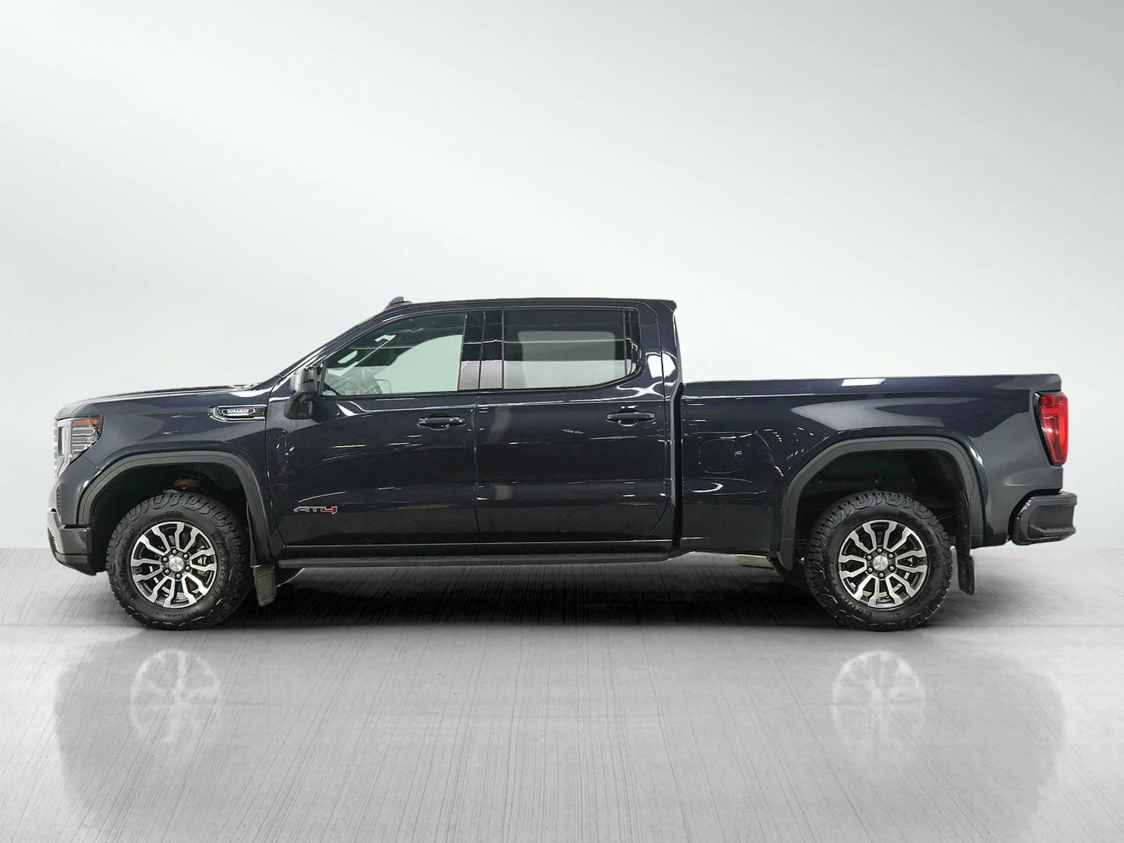 Used 2022 GMC Sierra 1500 AT4 with VIN 1GTUUEET6NZ536914 for sale in Wayzata, Minnesota