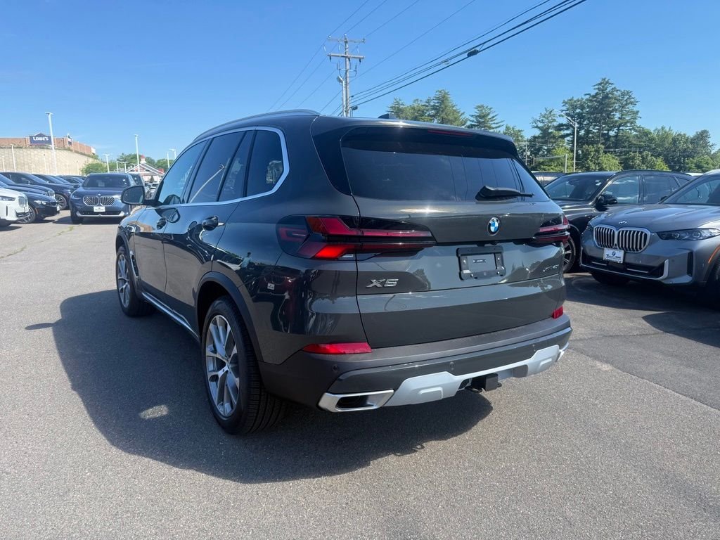 New 2026 Dravit Grey Metallic BMW xDrive40i image 3