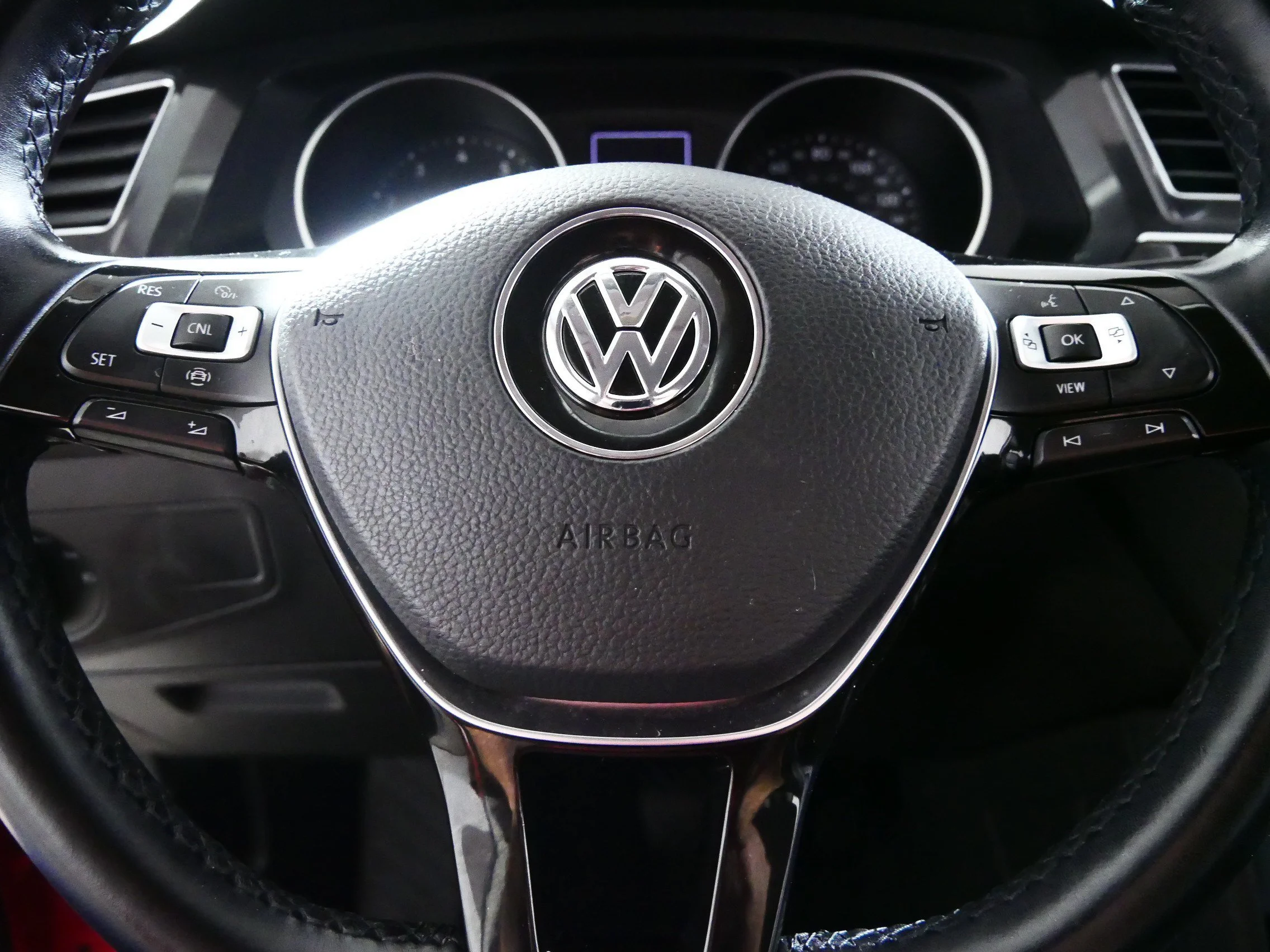 Used 2019 Habanero Orange Metallic Volkswagen SE image 25