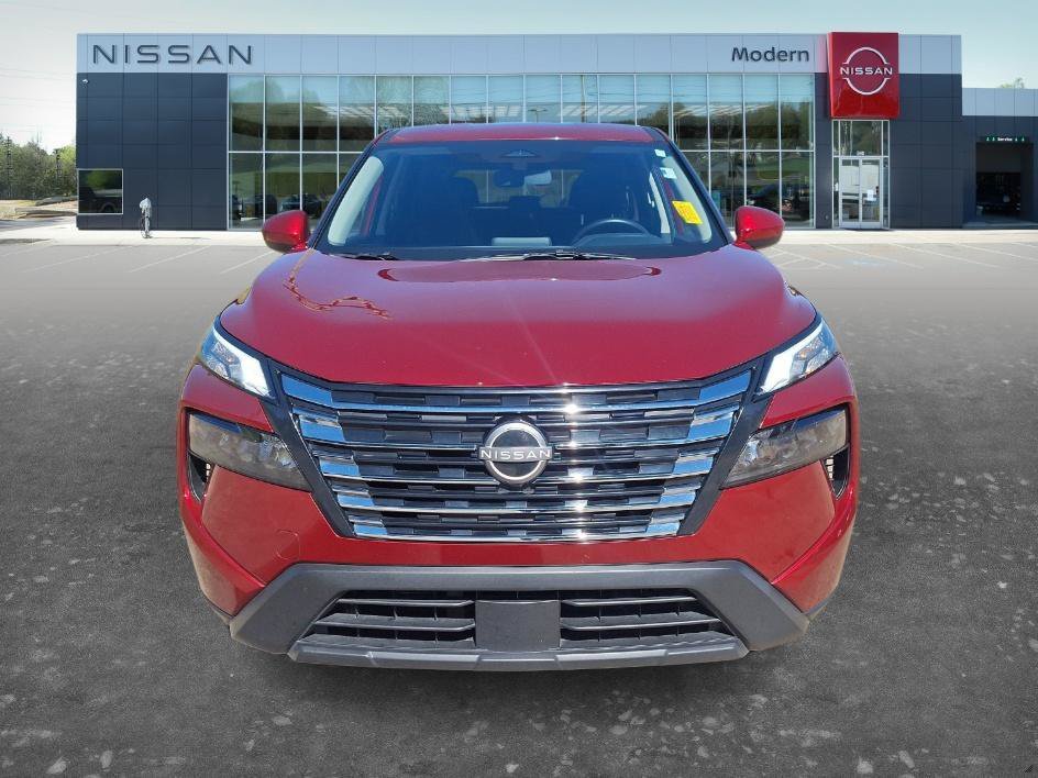Certified Used 2025 Scarlet Ember Tintcoat Nissan SV image 2