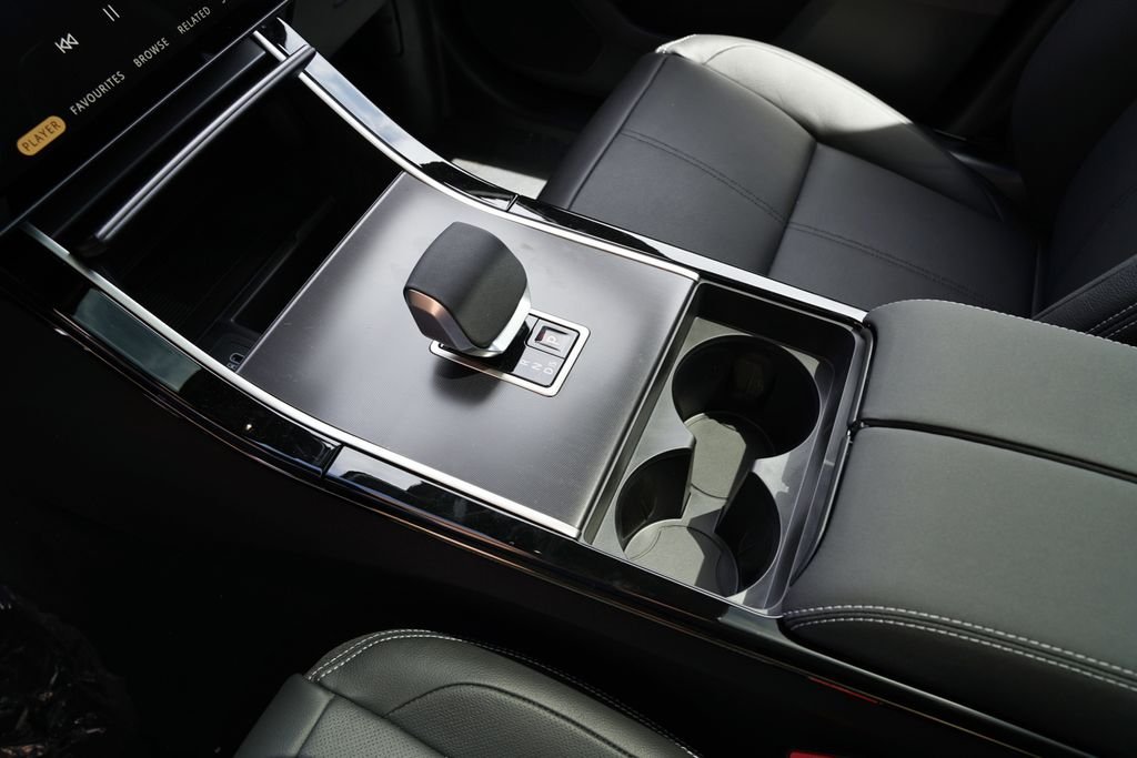 New 2026 Santorini Black Land Rover Belgravia Edition image 30