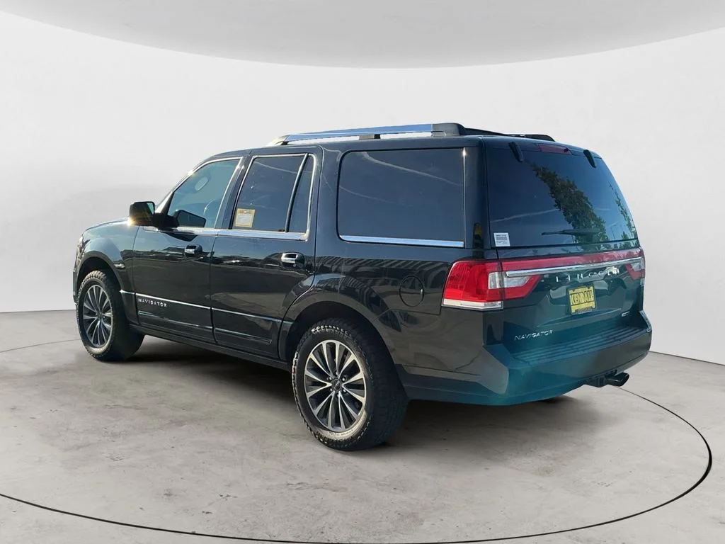 Used 2016 Black Lincoln Select image 5