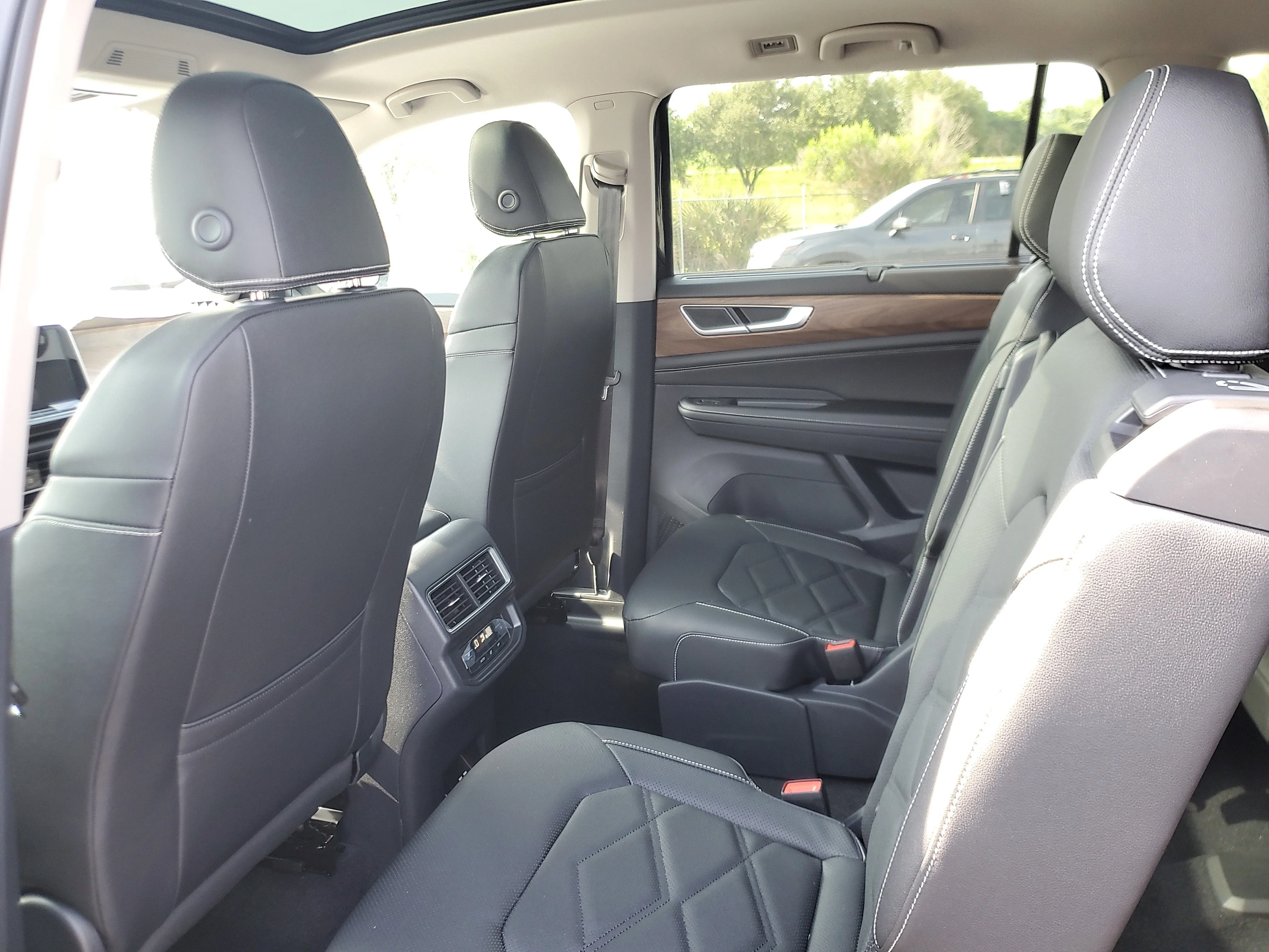 New 2026 Black Volkswagen 2.0T SE w/Technology image 11