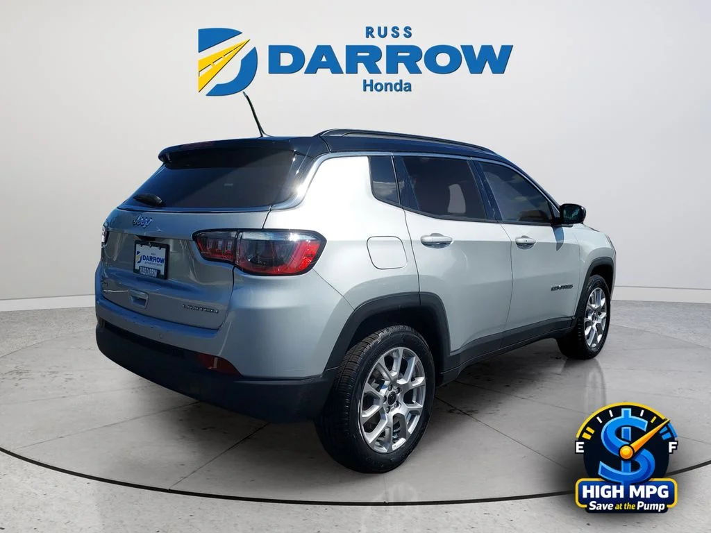 Used 2025 Silver Jeep Limited image 5