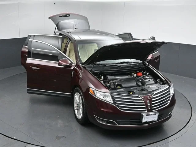 Used 2019 Burgundy Velvet Metallic Tinted Clearcoat Lincoln Reserve image 55