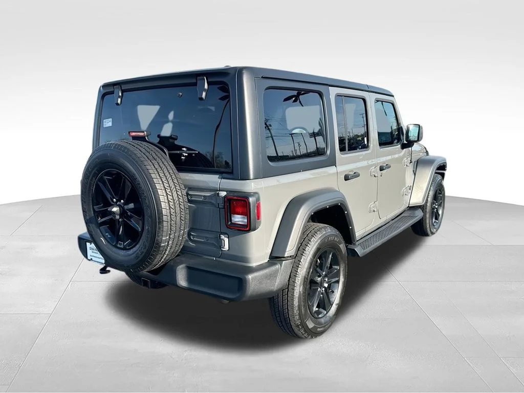 Used 2022 Gray Jeep Unlimited Sport Altitude image 8