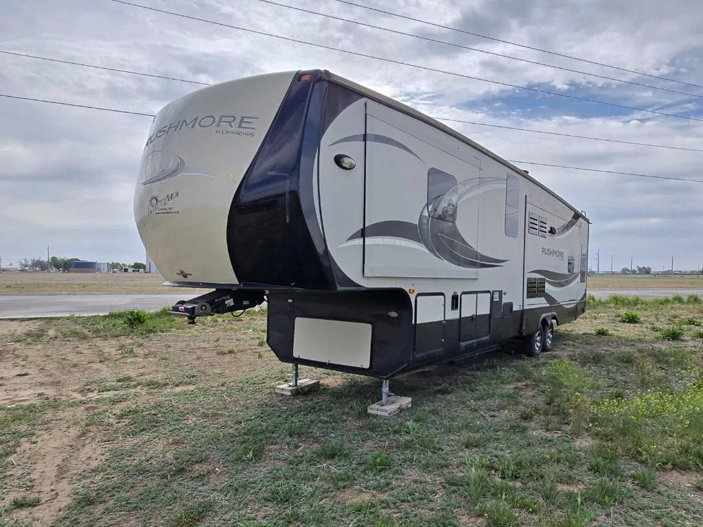 Used 2013 Tan Crossroads  image 3