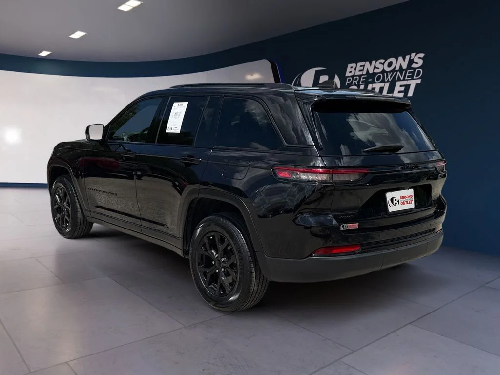 Used 2024 Black Jeep Altitude image 3