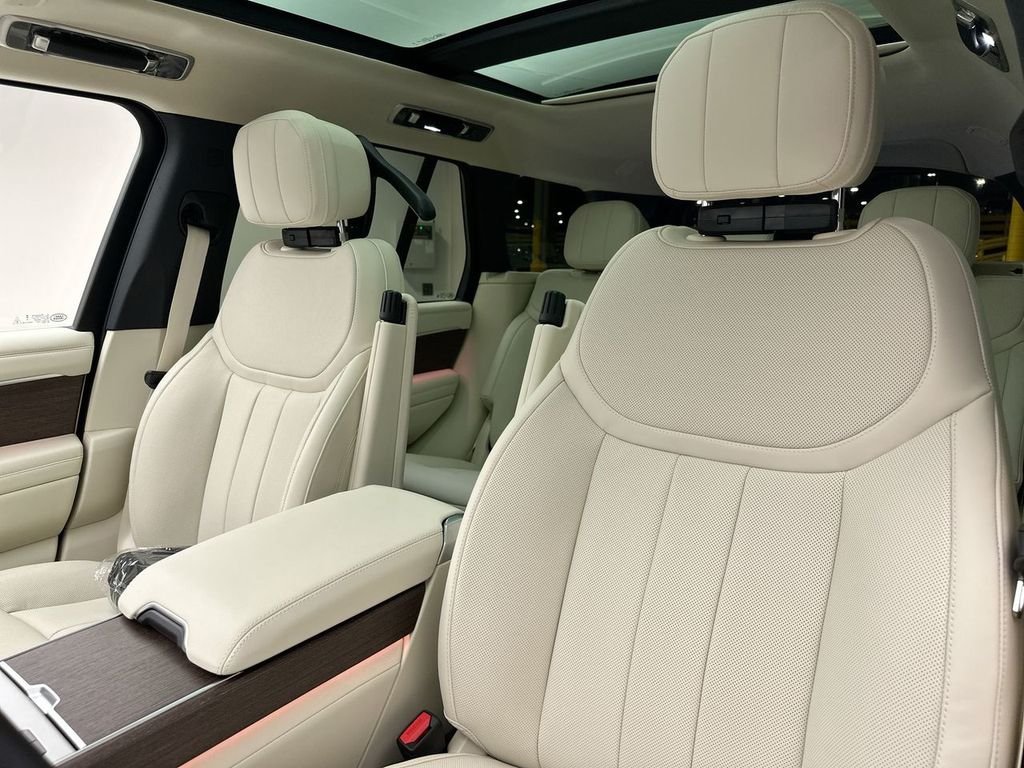 New 2026 Fuji White Land Rover SE image 10