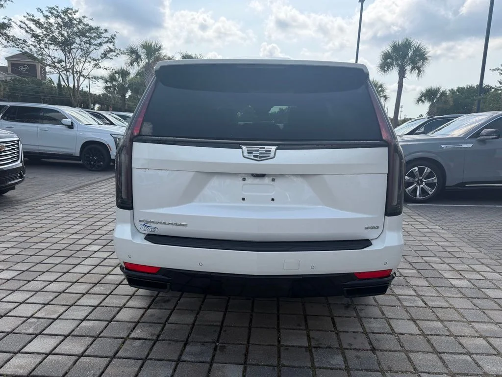 Used 2021 Crystal White Cadillac Sport image 7