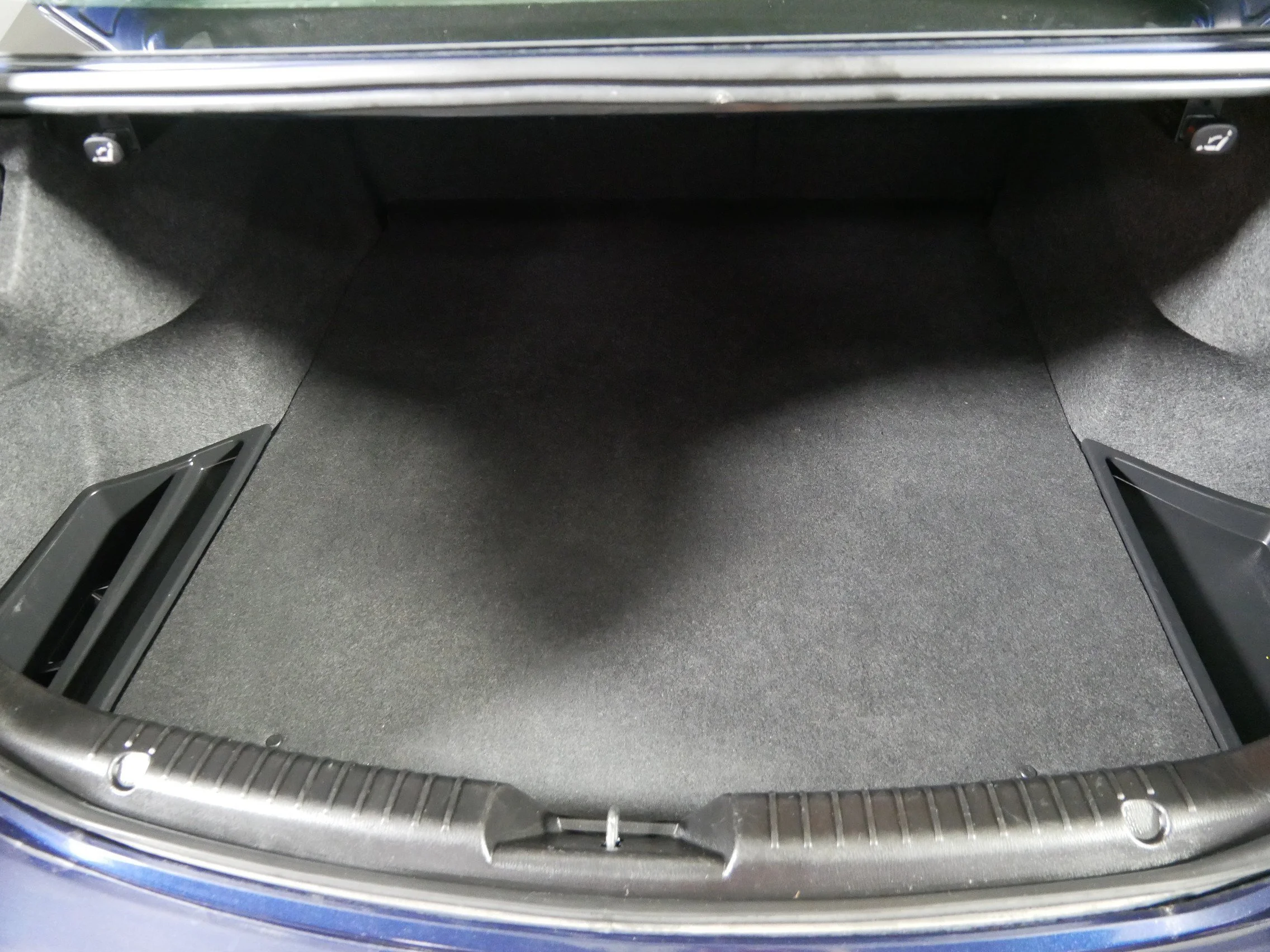 Used 2017 Deep Crystal Blue Mazda Touring image 18