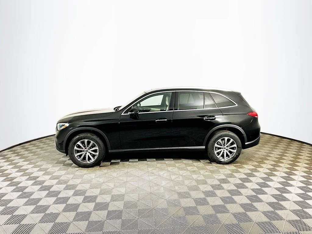 Used 2026 Black Mercedes-Benz GLC 300 image 3