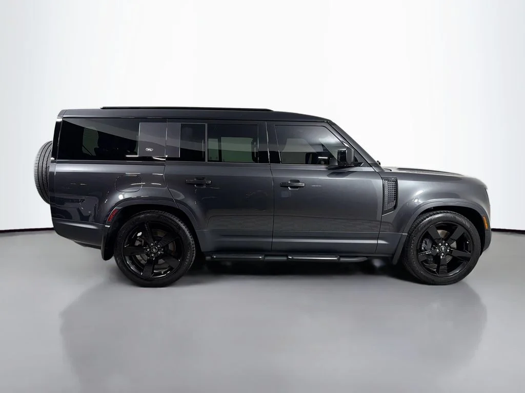 Used 2024 Gray Land Rover S image 4