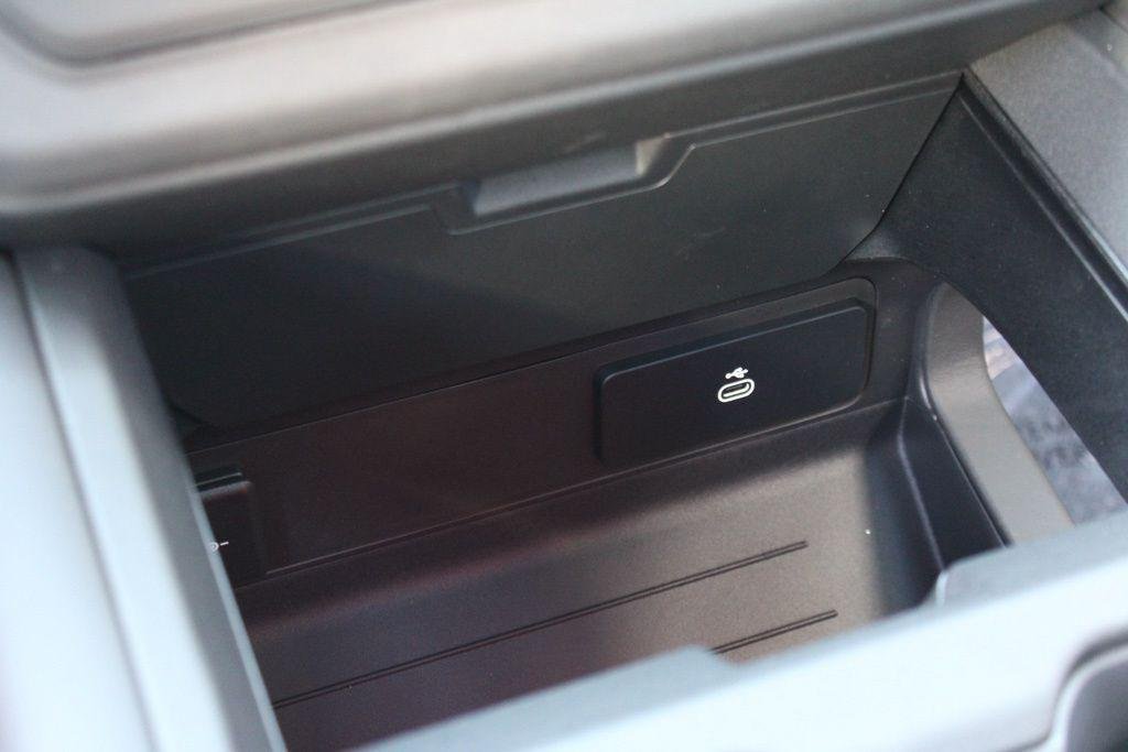 2026 Land Rover Defender OCTA - Photo 48