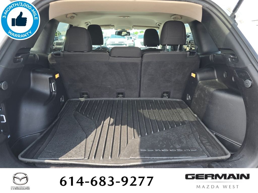 Used 2016 White Jeep Latitude image 22