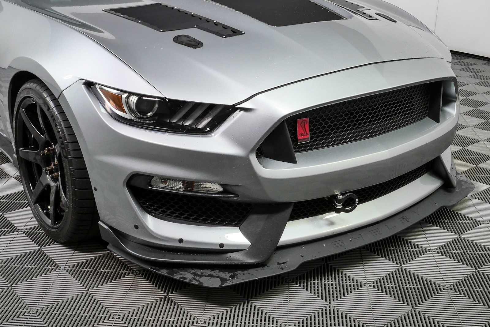 Used 2020 Iconic Silver Ford Shelby GT350R image 33