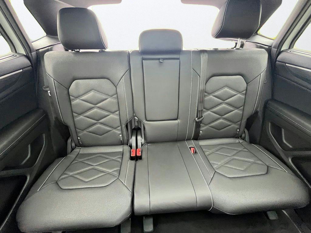 New 2026 White/off-white Volkswagen SE w/Technology image 25