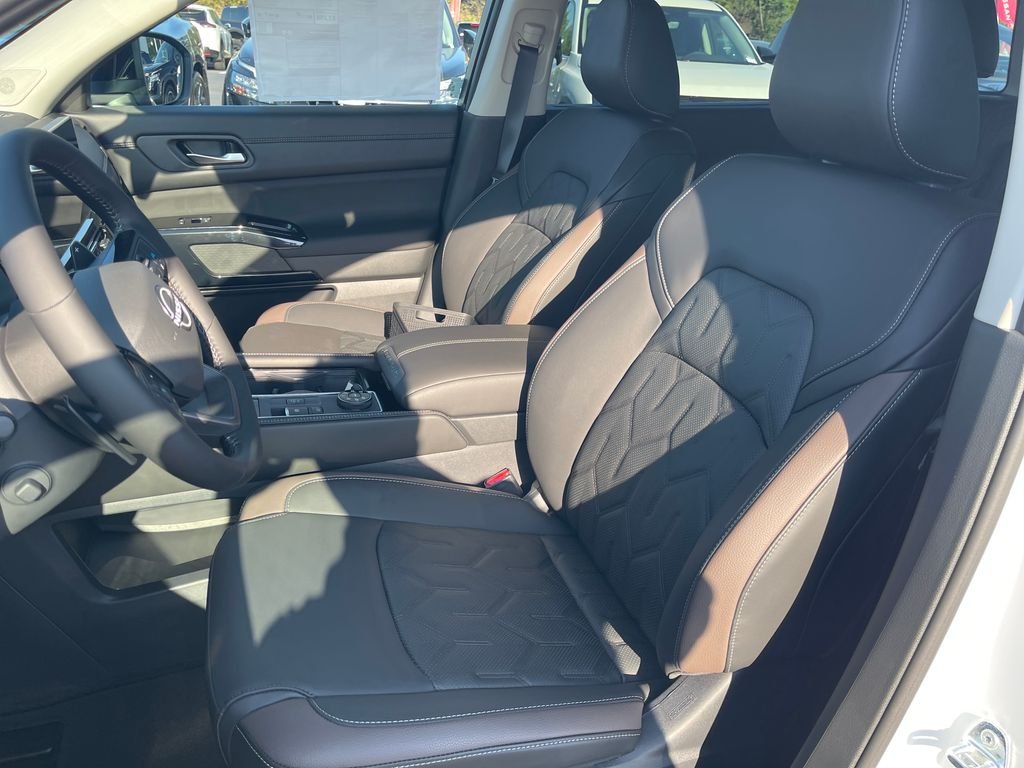 New 2026 Everest White Pearl TriCoat Nissan Platinum image 13