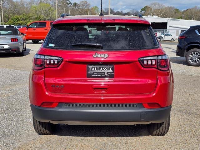 New 2026 Red Hot Pearlcoat Jeep Latitude image 10