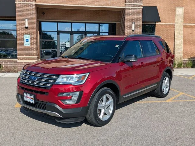 Used 2017 Red Ford XLT image 3