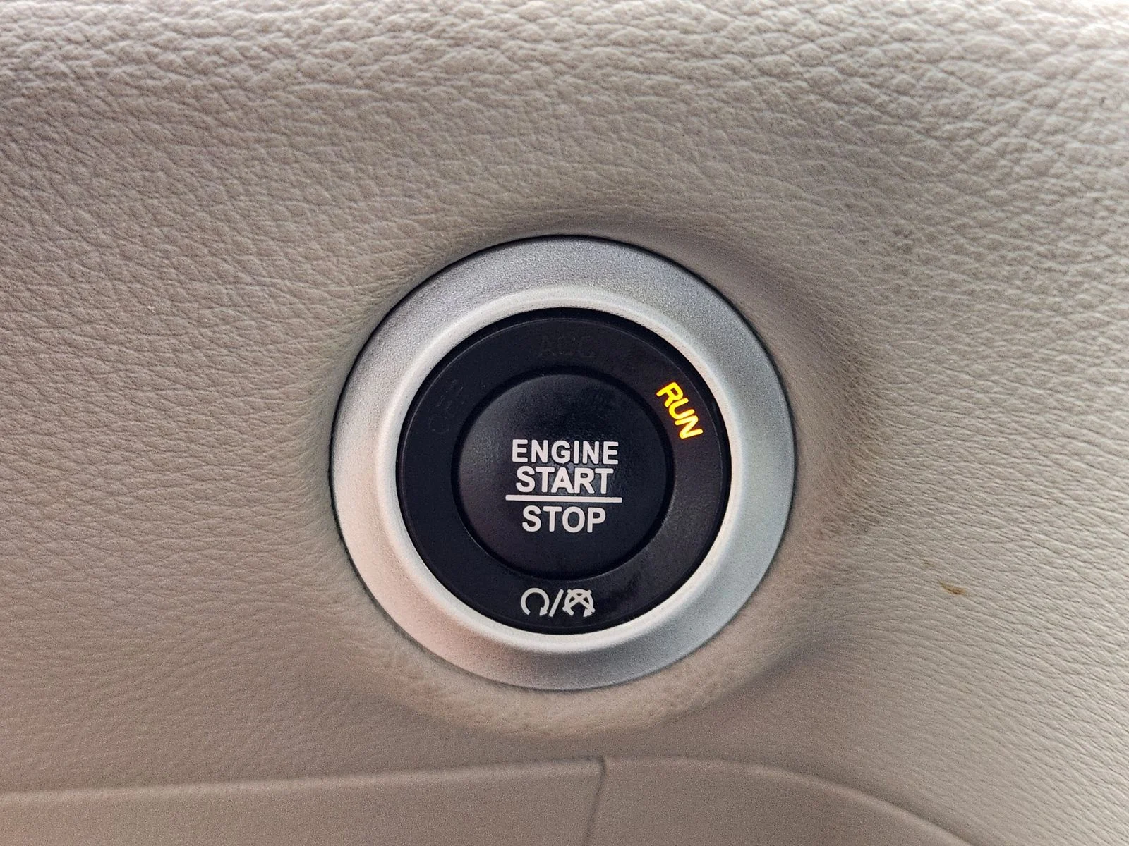 Used 2023 White Chrysler Touring L image 19