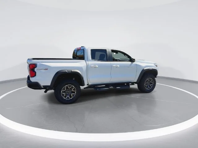 Used 2025 White Chevrolet ZR2 image 9