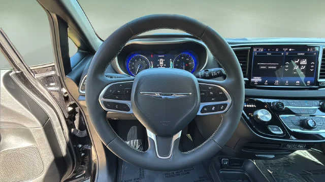 Used 2025 Black Chrysler Select image 12