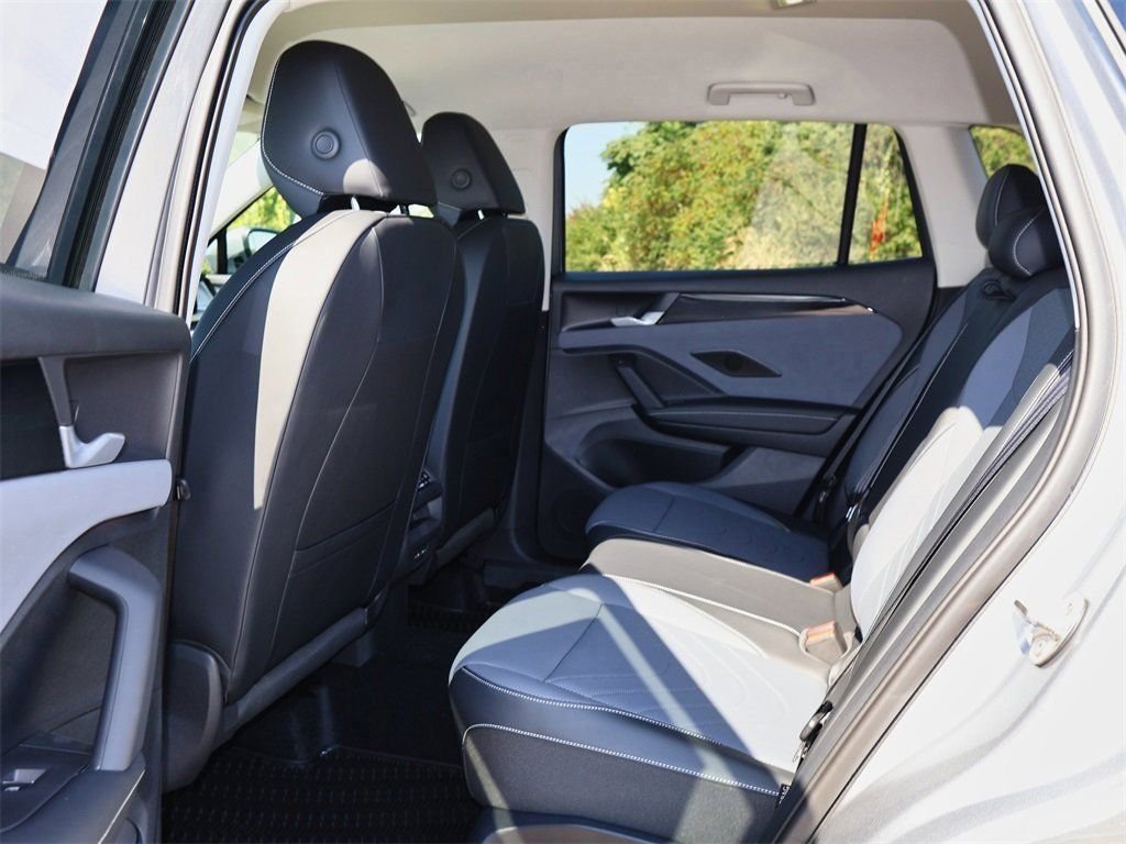 2025 Volkswagen Tiguan SE - Photo 15
