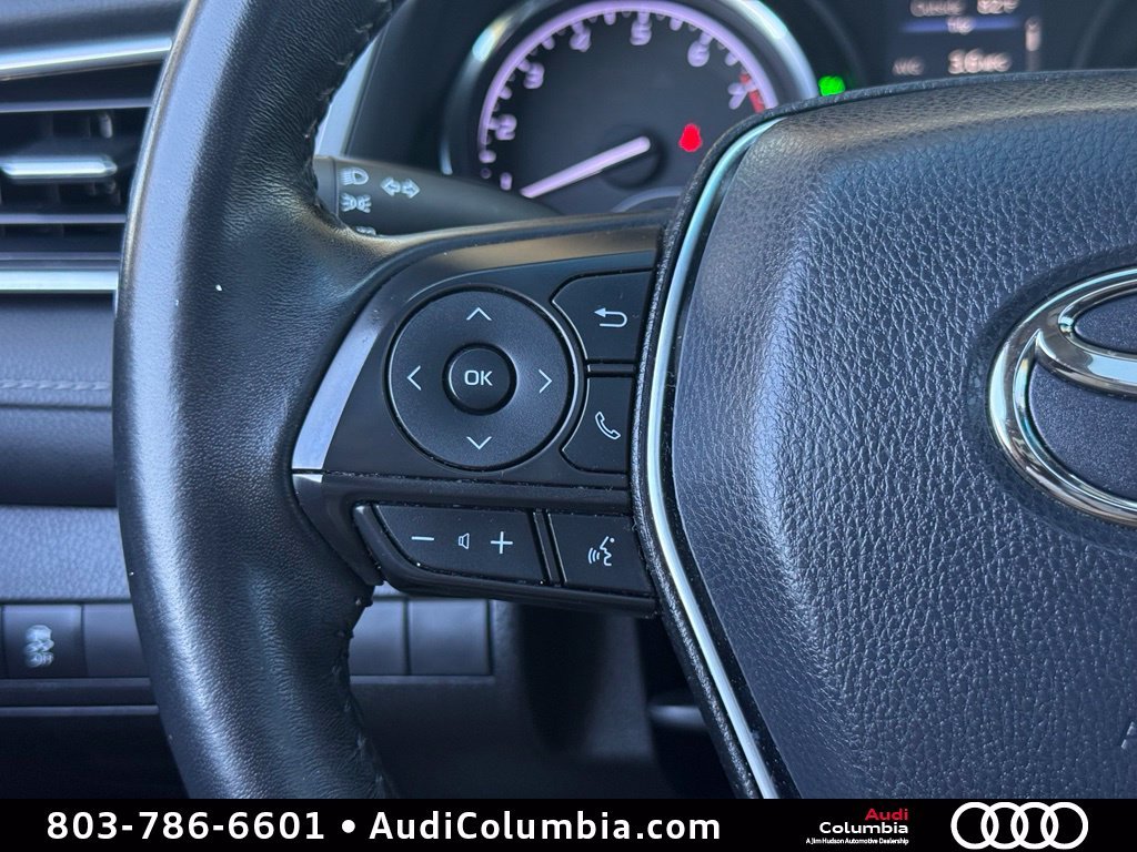 Used 2018 White Toyota SE image 25