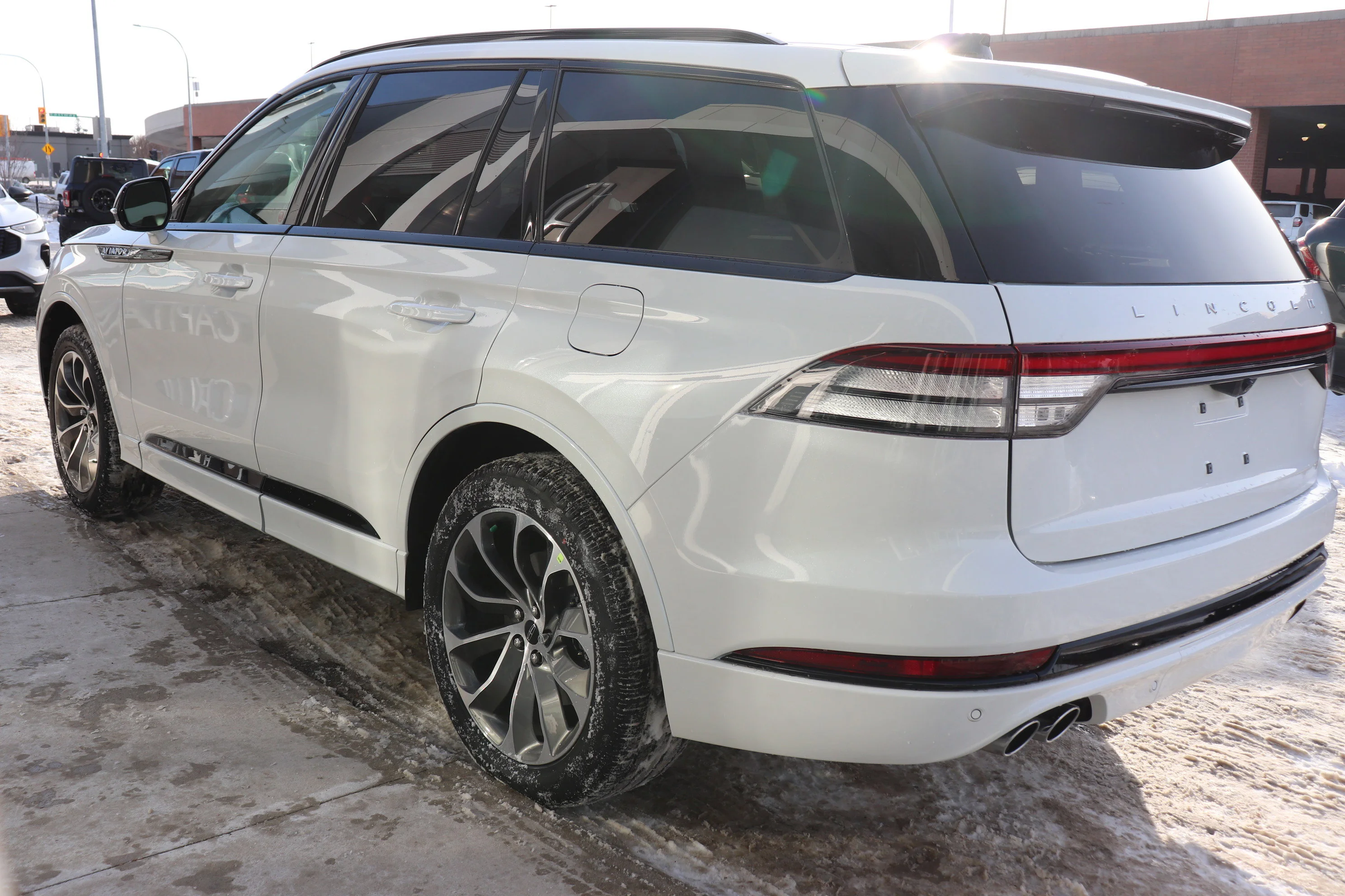 New 2026 PRISTINE WHITE MET 3C Lincoln Premiere image 4