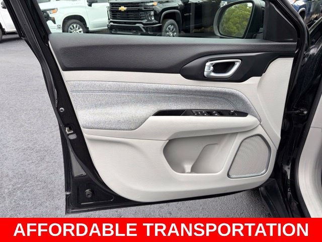Used 2022 Black Jeep Latitude image 12