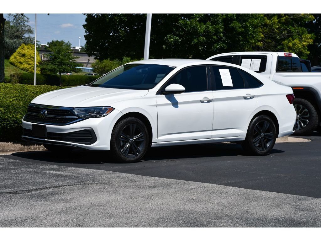 Used 2023 Opal White Pearl Volkswagen SE image 8