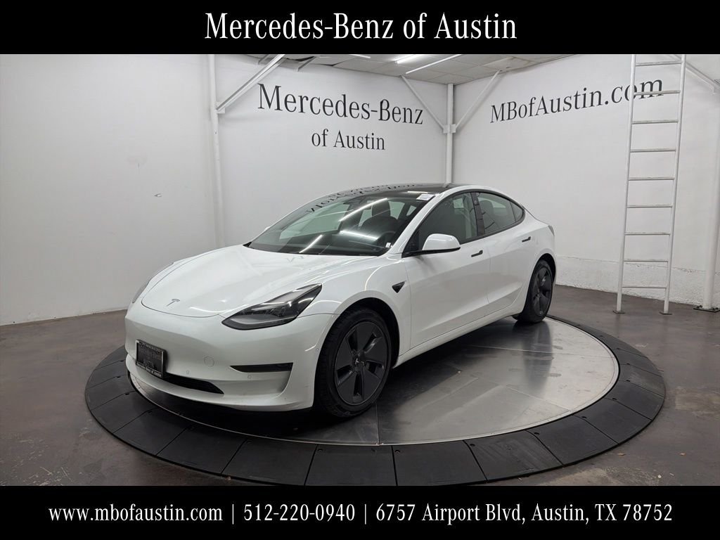2022 Tesla Model 3 Standard Range Plus's photo
