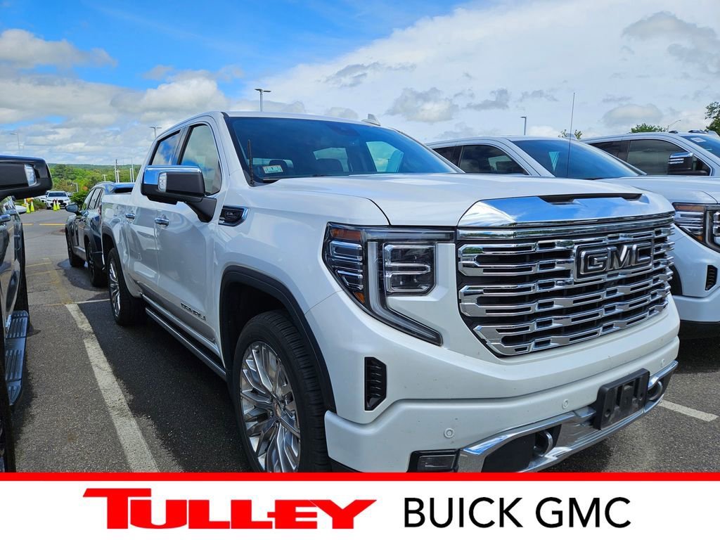 2022 GMC Sierra 4WD Crew Cab Short Box Denali's photo