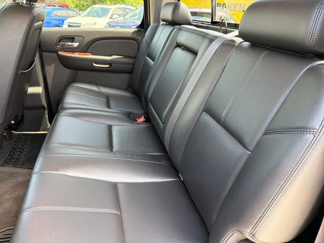 Used 2011 Black GMC SLT image 21