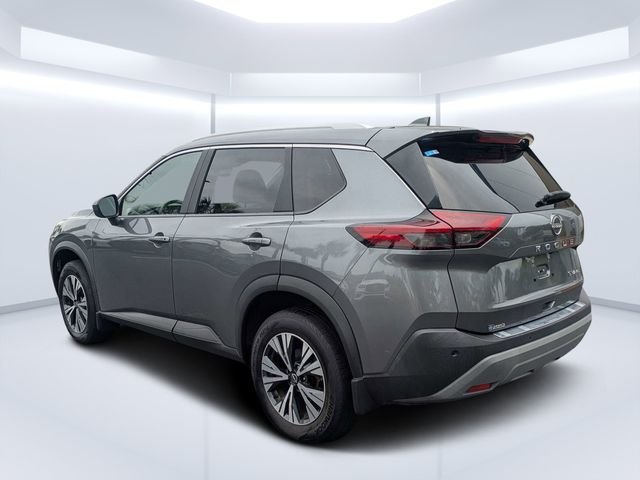 Used 2023 Gray Nissan SV image 5