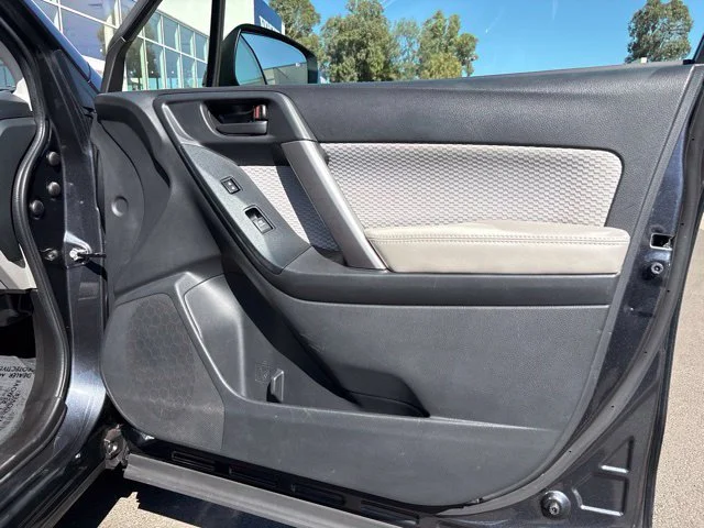 Used 2018 Gray Subaru 2.5i Premium image 15