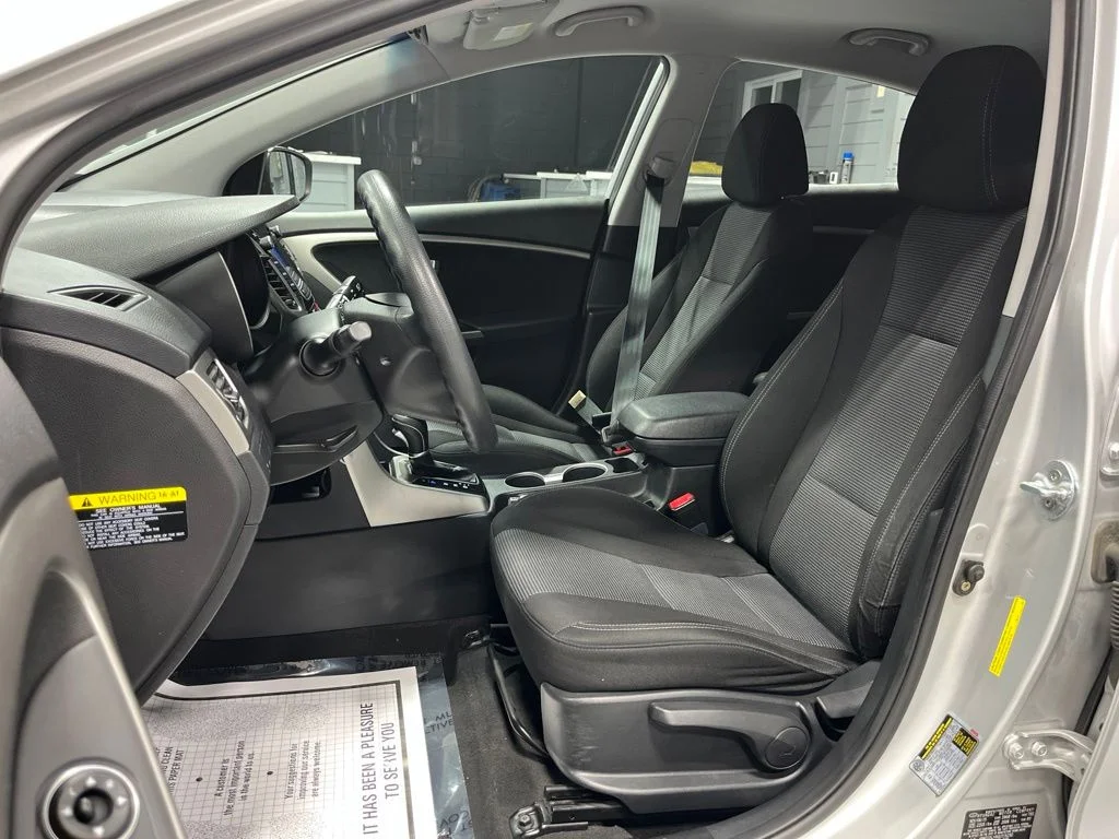 Used 2016 Silver Hyundai Base image 12
