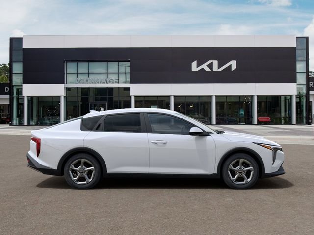 New 2026 Snow White Pearl Kia LXS image 7