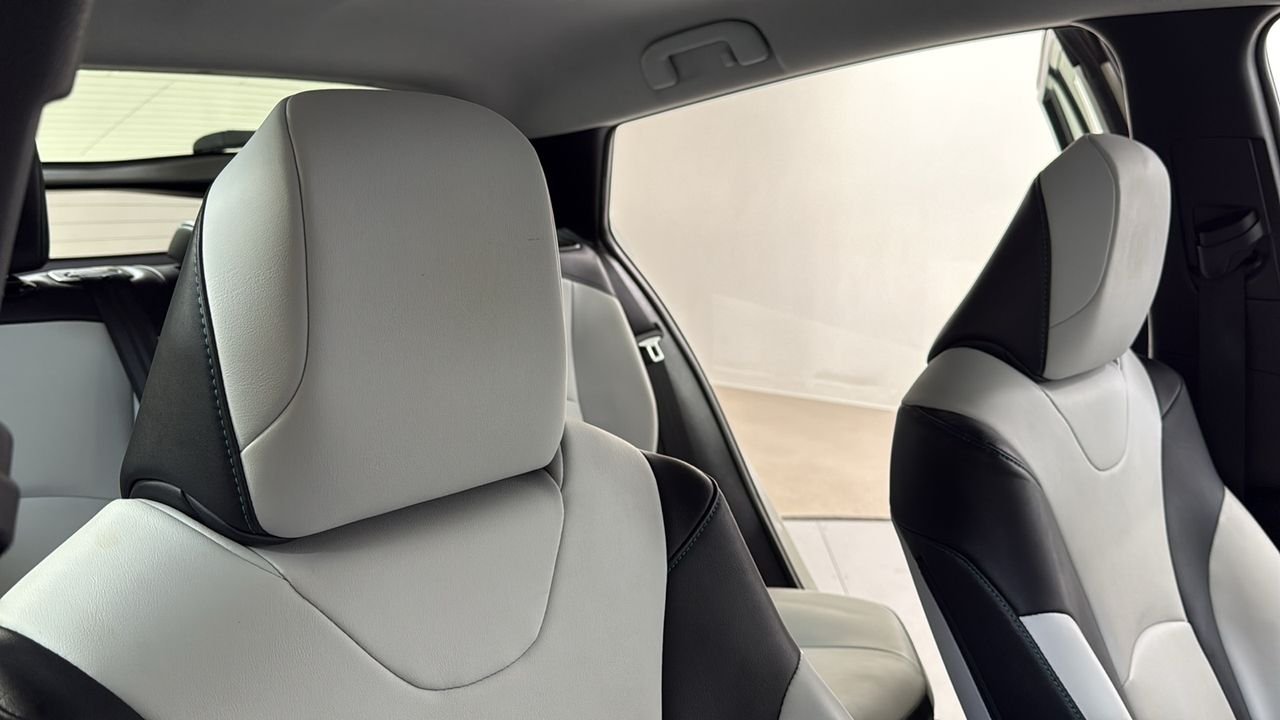 Used 2016 White Toyota Four image 19