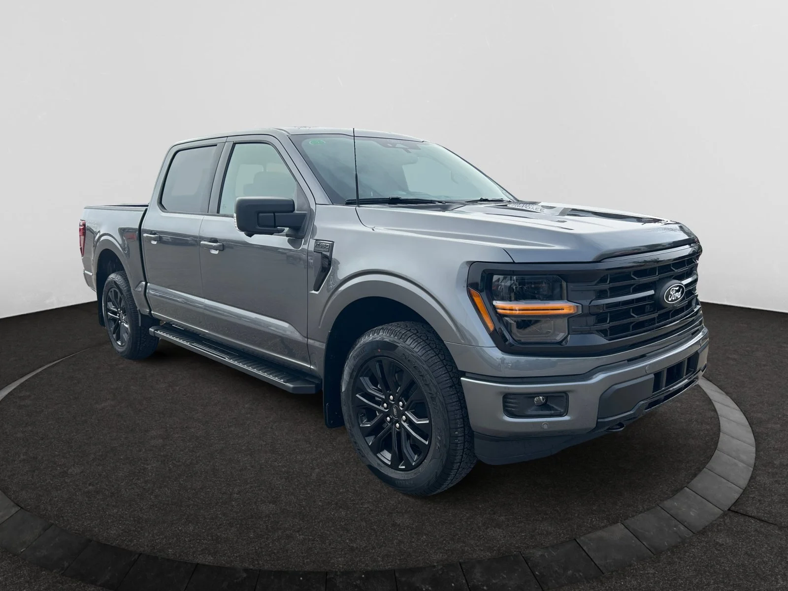 New 2026 Carbonized Grey Metallic Ford XLT image 7